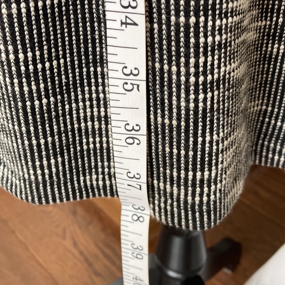 Guess sleeveless fit and flare black and white dress Size: 10 - Picture 14 of 14